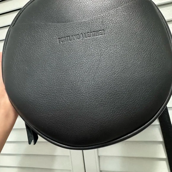 Portland Leather Black Round Crossbody Bag - Picture 3 of 10